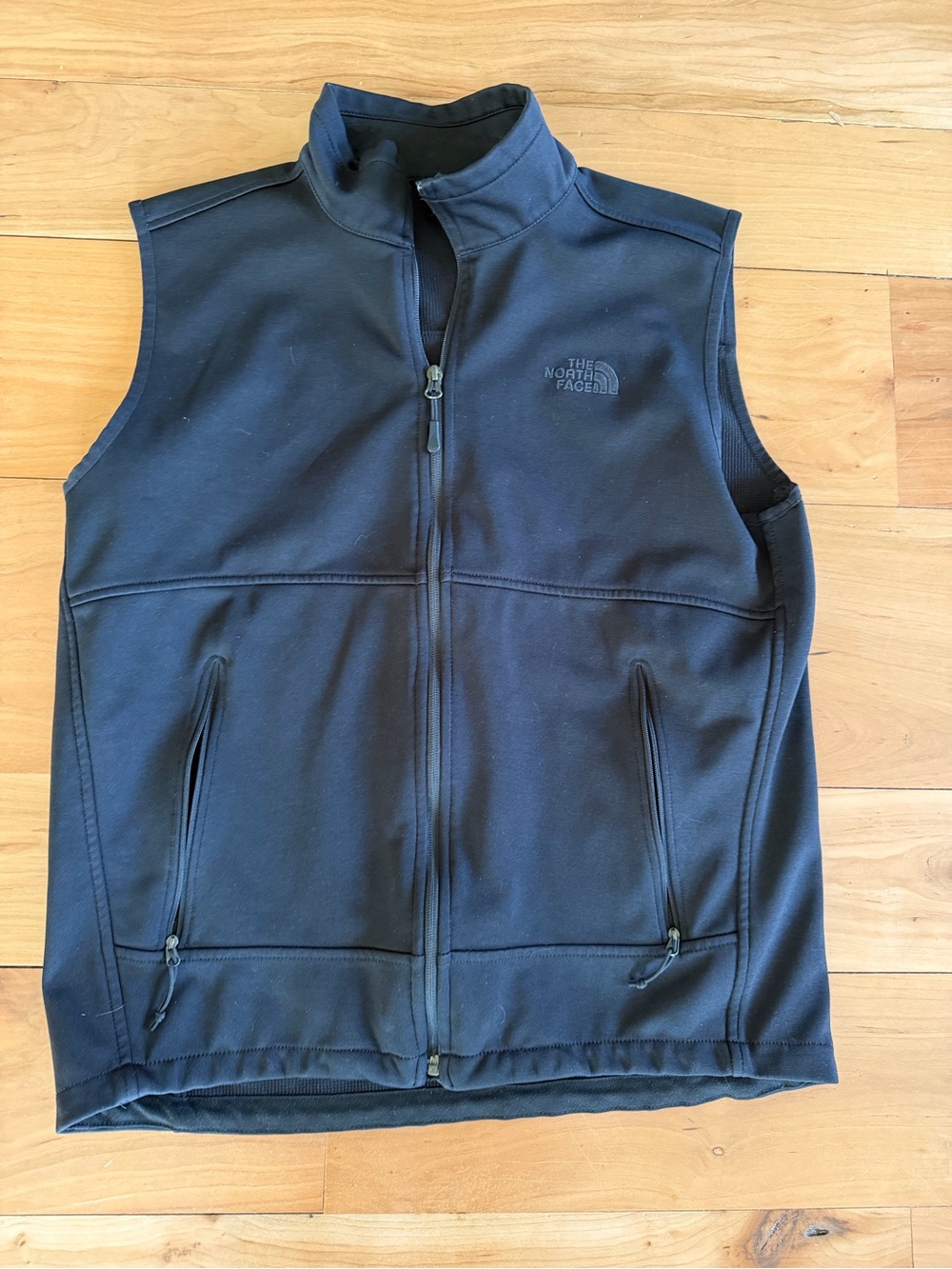 The North Face Men's Black Softshell Vest Never Stop Exploring Pockets Large